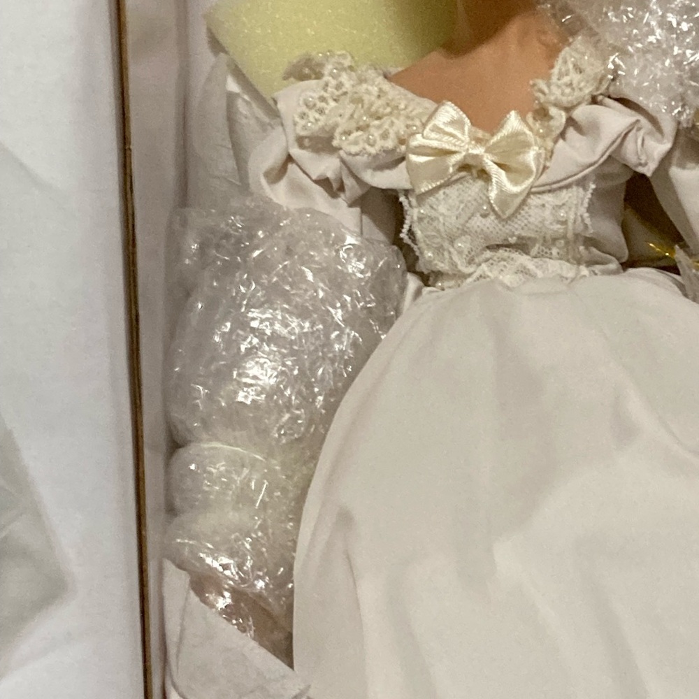 The People’s Princess porcelain doll from the Ashton-Drake Galleries - Picture 8 of 15